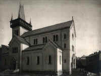 Novorománský kostel sv. Petra a Pavla (51896 bytes)